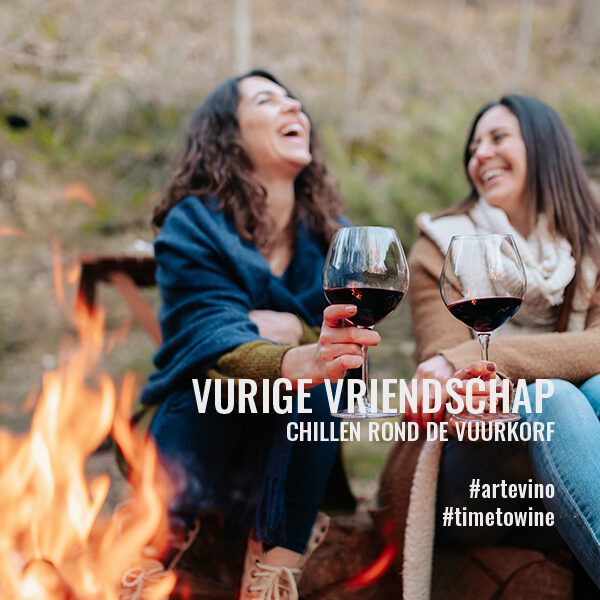 timetowine-chillen rond de vuurkorf